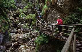 Medvědí soutěska (Bärenschützklamm) a Hochlantsch (1722 m)